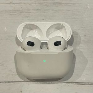 Apple AirPods Generation 3